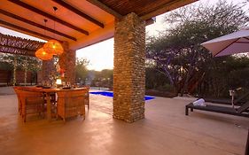 The Duchess Luxury Safari Villa, Close To Knp, Giraffe-Feeding-Tower, Bush-Bath, Boma